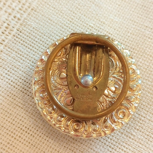 Vintage Gold tone Filigree Scarf Clip Circa 1960s FREE W BUNDLE!! - Picture 3 of 4